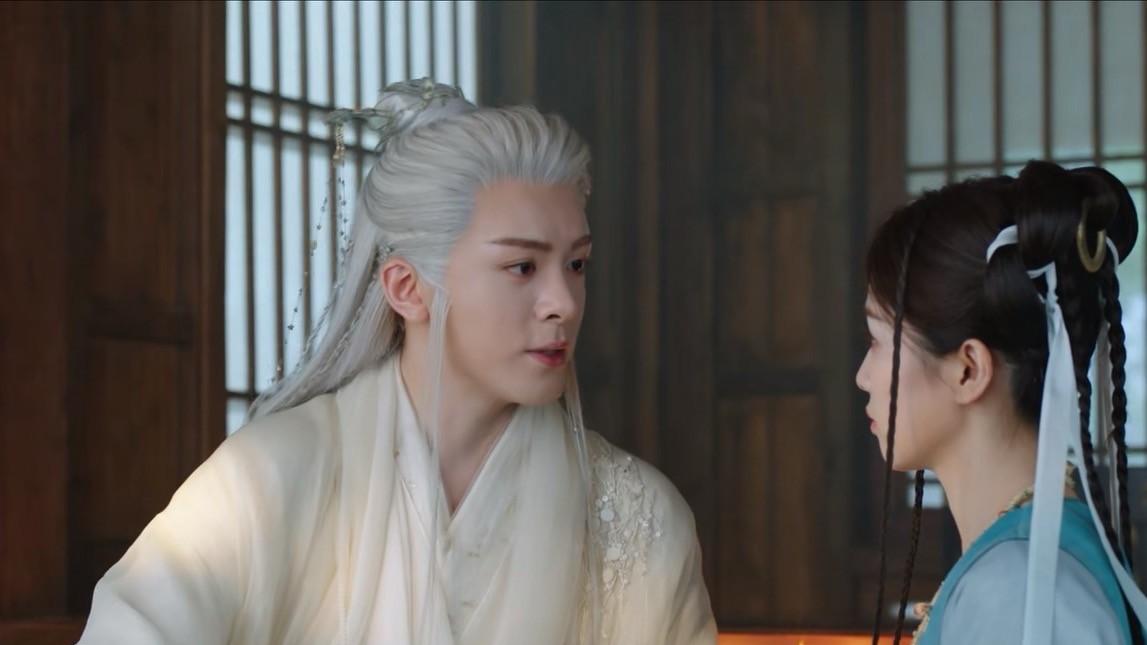 白鹿的红衣，曾舜晞的白发，何瑞贤的脸，《临江仙》开播赢麻了