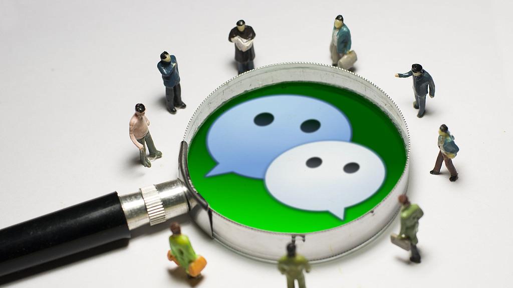删除微信朋友圈这么简单，用这个方法，10年前的也能快速删除