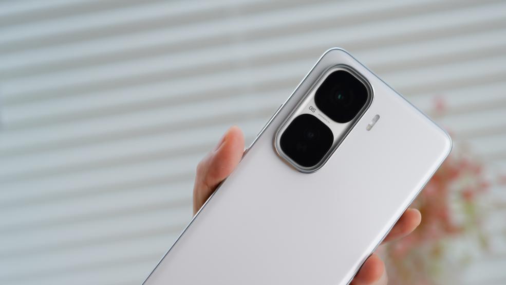 iQOO不讲武德，顶尖性能2K屏幕旗舰才卖2379元，性价比不输红米！