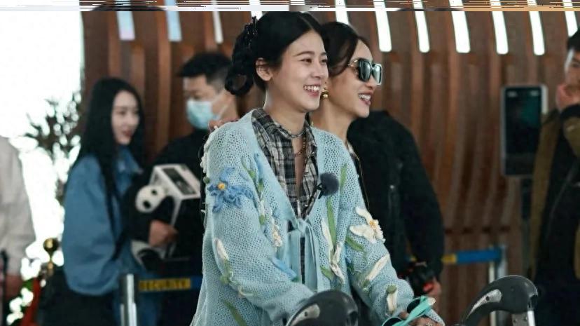 离谱，金赛纶深夜晒和金秀贤合照秒删，经纪公司：恋爱说确认中