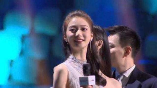 董卿果然没说错，《主持人大赛》摘铜的冯琳，已走上另一条大道