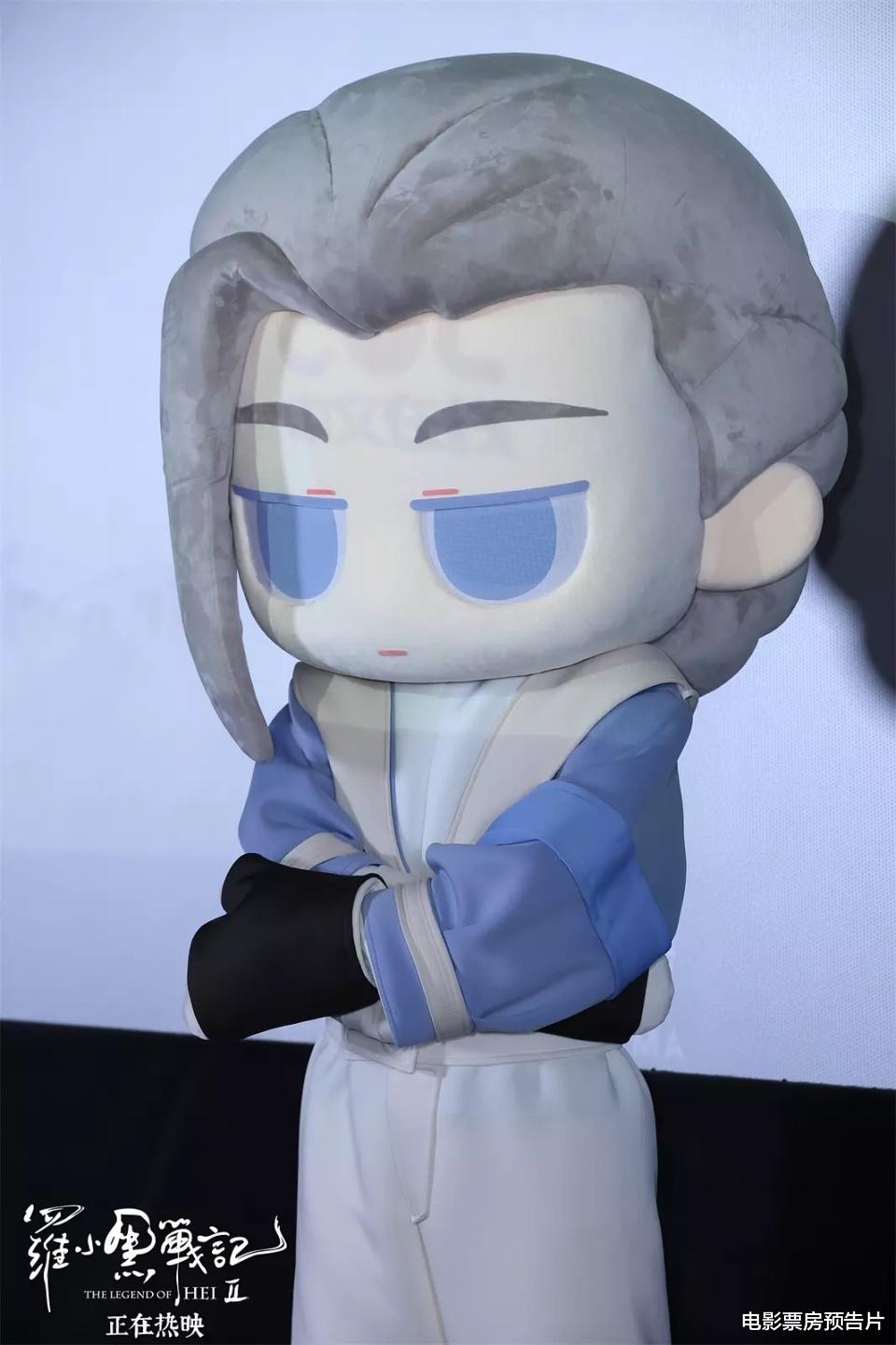 预测票房12亿，《南京照相馆》后劲太猛，大鹏8连冠拱手相送了