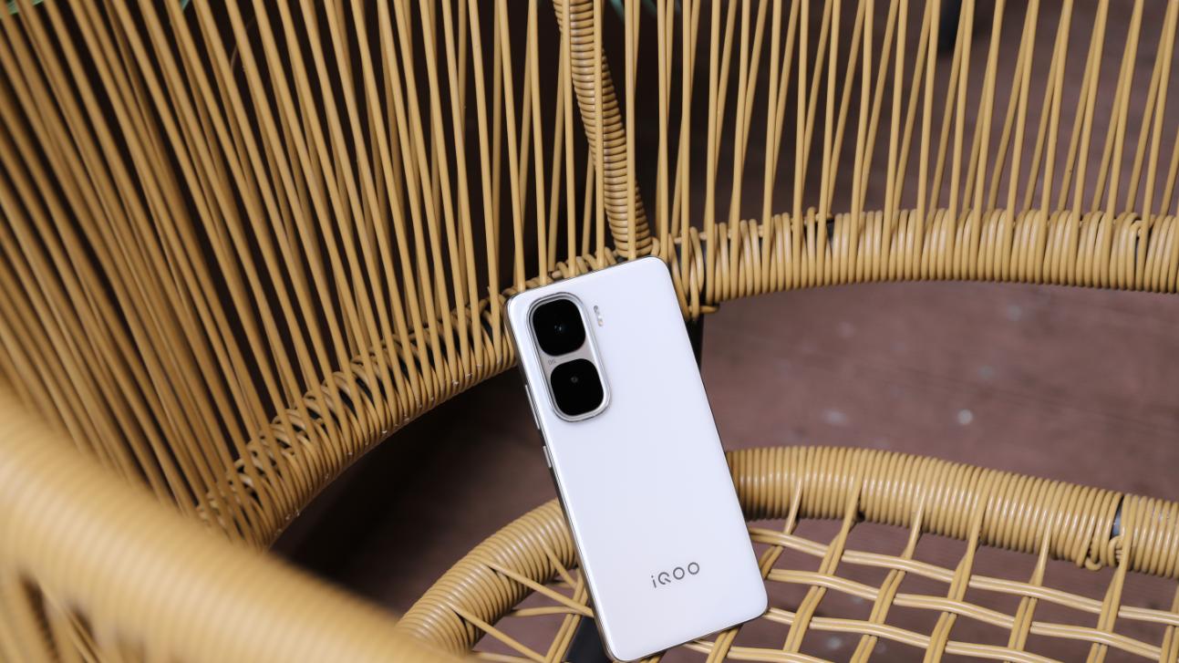 若想七年不换手机，这款512G高性能手机很适合，打工人也买得起