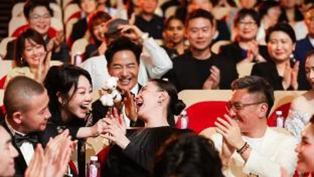 国影节幕后：杨幂脸变了，周冬雨又丑了和海清热聊既往不咎