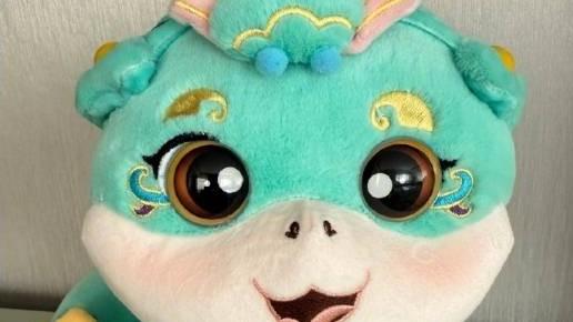 金晨回应春晚扔吉祥物！给被砸中的小孩儿道歉，她的表现可圈可点