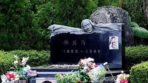 寒酸！大S墓地与邓丽君为邻居，塔葬方式曝光，网友直呼：鸽子笼！