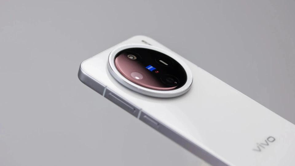 vivo逐步清仓！16GB+1TB跌价1184元，100倍变焦+纤薄小直屏