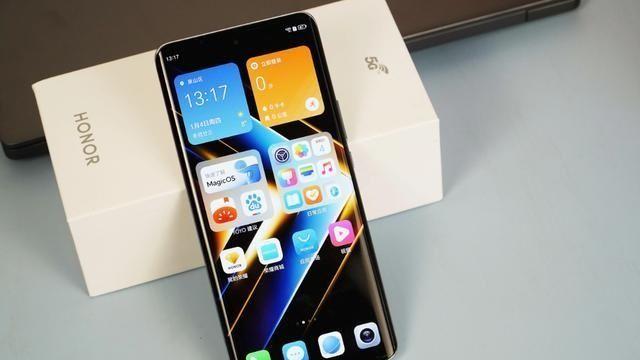 荣耀开启“清仓模式”，性能旗舰加速退场，12GB+256GB才卖1629元