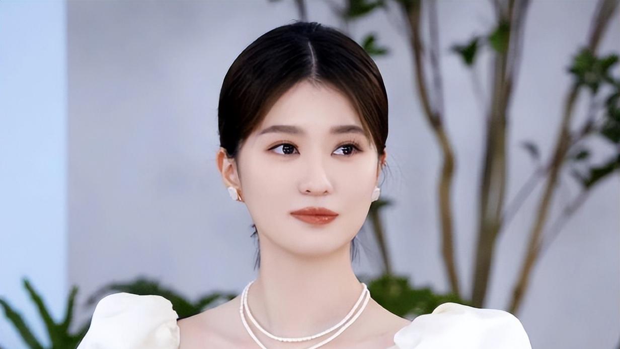 乔欣社交平台更新，分享婚后的休闲富太太日常