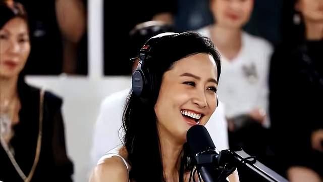 因生不出孩子被豪门抛弃，二婚嫁外交官儿女双全，今43岁状态超好