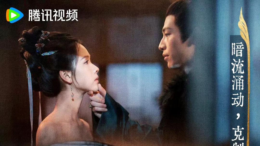 同样露香肩，《雁回时》33岁陈都灵和30岁傅菁对比，差别出来了