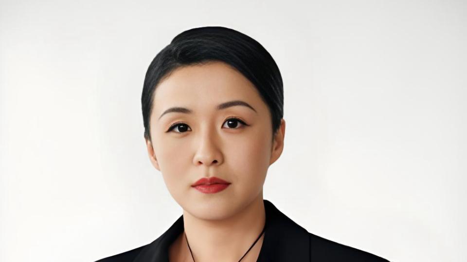 网友呼吁撤掉秦雯“三八红旗手”称号，以及所获白玉兰奖项，本人不敢回应