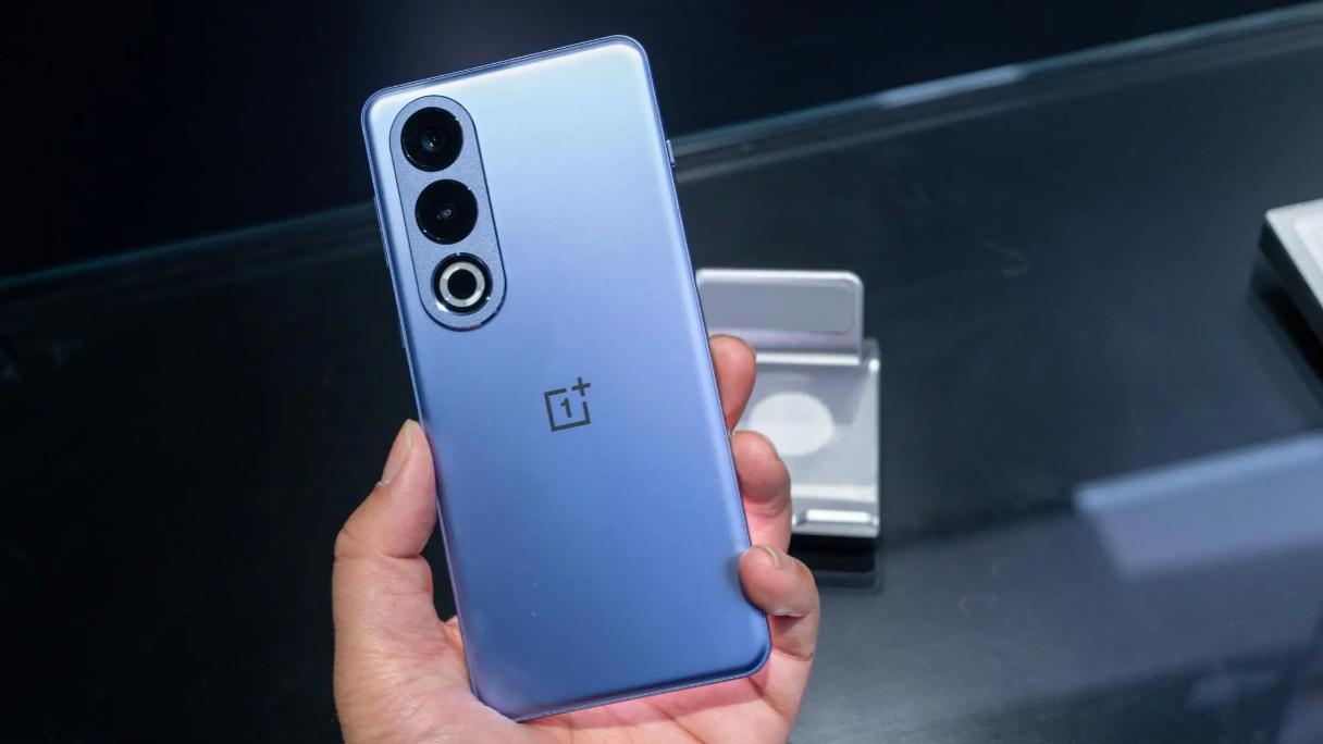 一加“用力过猛”，12GB+256GB降到1534元，护眼直屏+光学防抖