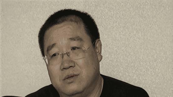 时隔26年，“收回亲儿子姓氏”的英达，终于尝到了“恶果”的滋味