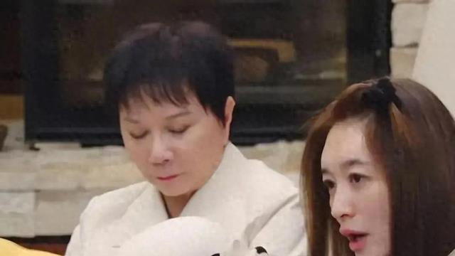 李小冉节目公然痛斥刘晓庆倚老卖老，为小花鸣不平！