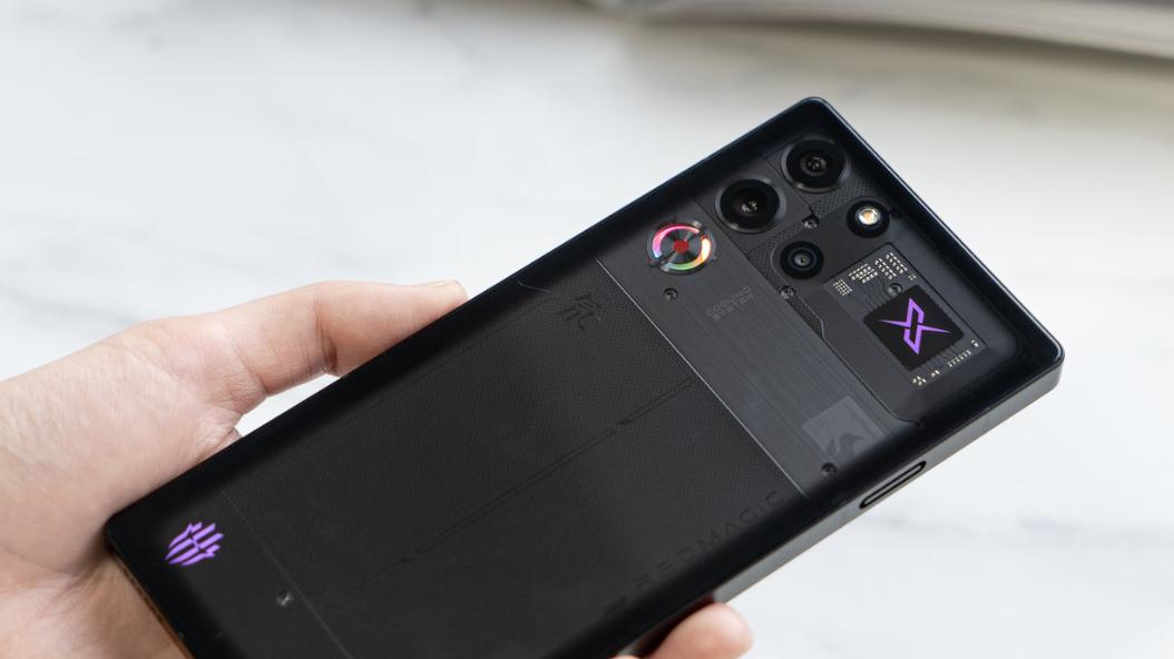 8000mAh+120w+主動風扇，定價4999元起，剛公布的新機太炫酷了