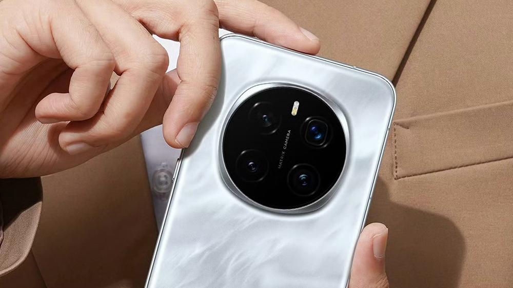 荣耀打响“618价格战”！顶配旗舰跌价1330元，16GB+1TB+卫星通信