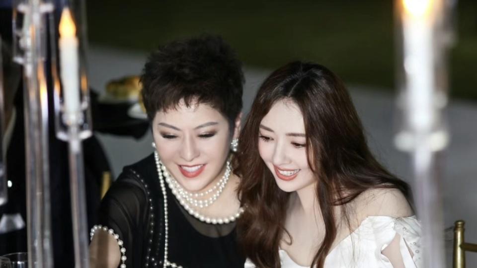 郭碧婷获向太买地支持，豪门宠媳新高度，网友羡慕甜过偶像剧！