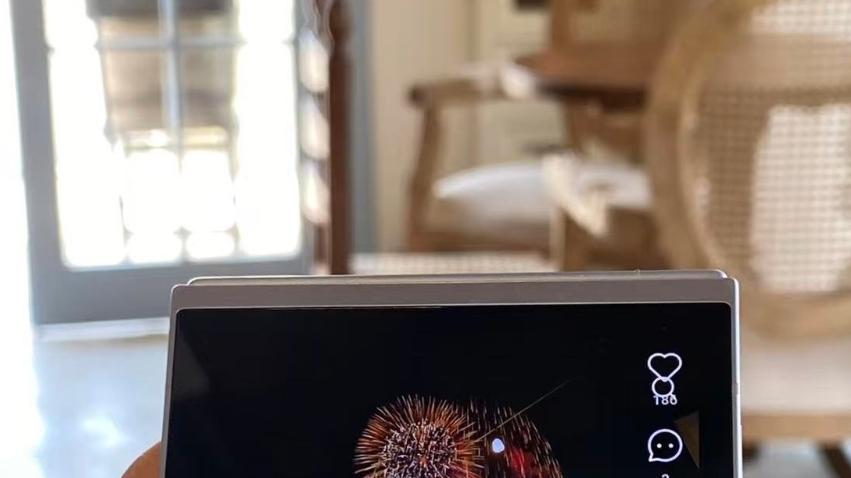 三星举办全球新品发布会，这次彻底解决痛点，折叠屏比直板机还薄