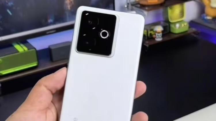 这手机续航这么猛？居然超过8000mAh的荣耀Power，价格还很给力