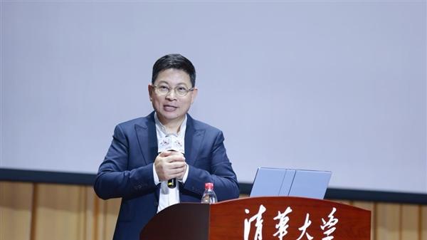 鴻蒙公開課·總裁校園行2025收官：從高校人才到千億生態的崛起之路