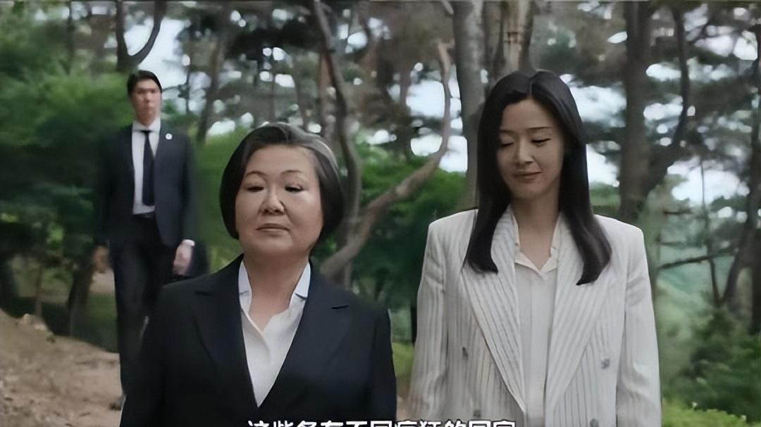 “全智贤”冲上热搜！网友怒扒黑历史：对李冰冰摆臭脸，疑辱华剧终遭反噬