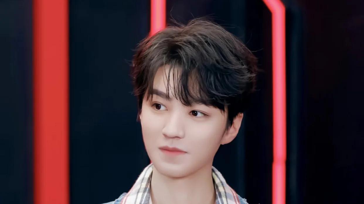 我去！王俊凯寸头发型帅到让人不敢认，网友：好普，像火车站扒手