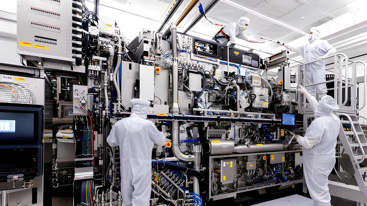 ASML公司遭“背刺”？特朗普已批準，美國要搞自己的光刻機公司了