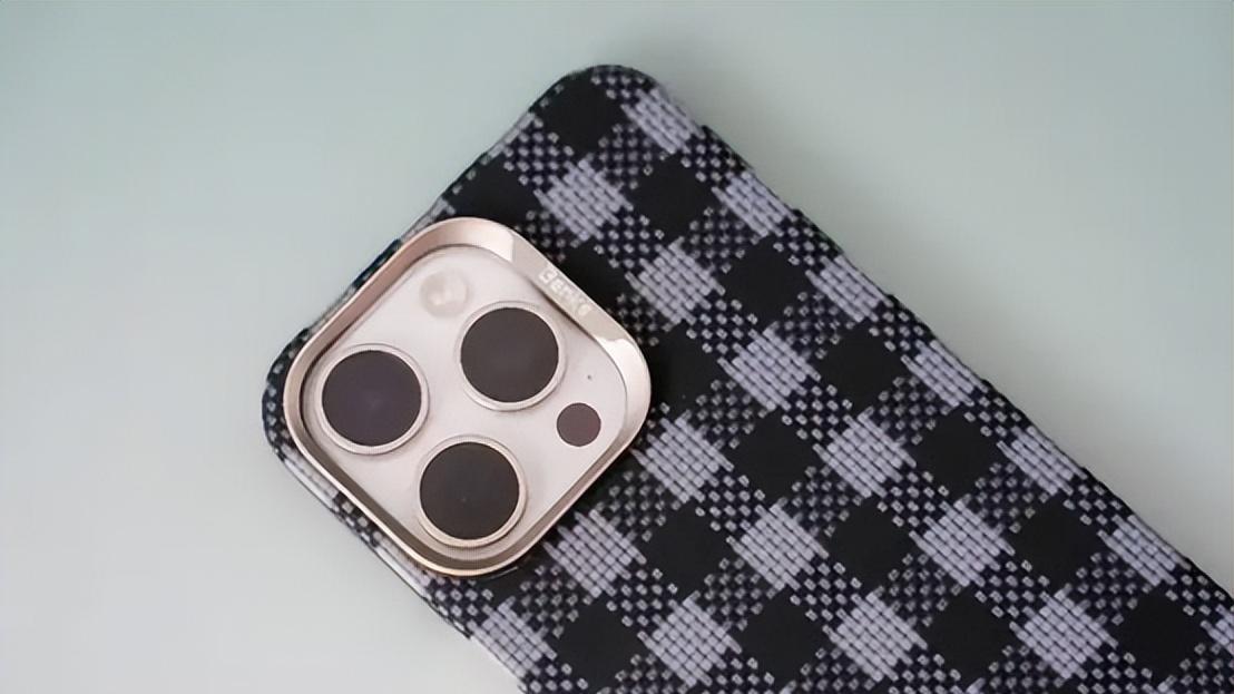 手滑黨福音！這款磁吸手機殼如何做到超薄機身+軍工級防護？