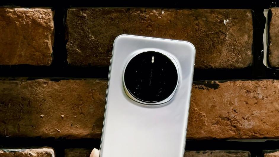 荣耀降低利润空间！高端旗舰突降1463元，16GB+512GB+100倍变焦