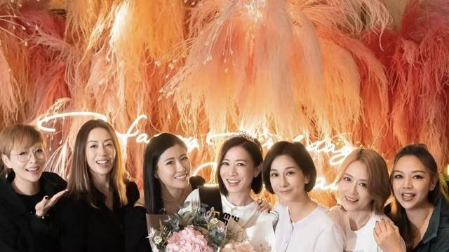 姐妹情深！“七魔女”组团为钟丽淇庆生，佘诗曼忙工作仍坚持到场