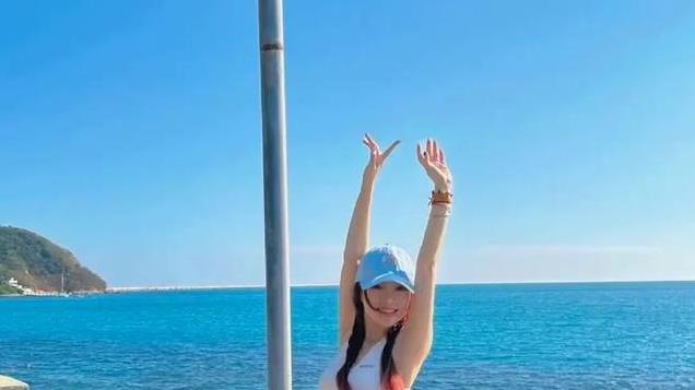 李小璐，热爱锻炼，身材保养如同大学生一样，你们喜欢嘛？