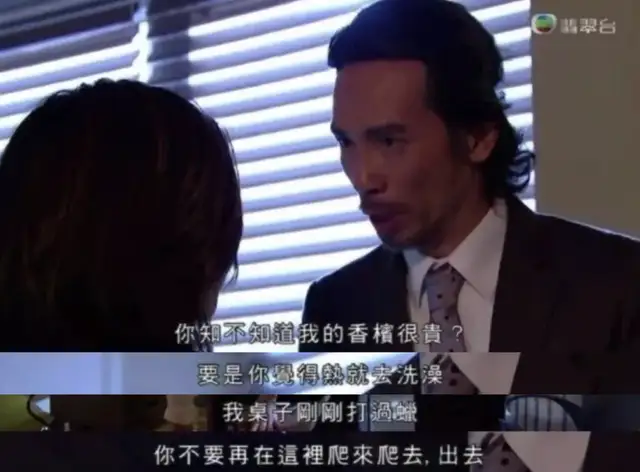 54岁“港剧男神”被曝养家压力大，网友喊话：请放老婆出来演戏！