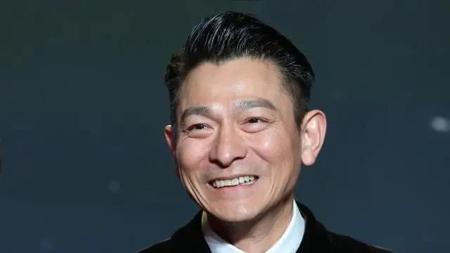 刘德华喊话王菲：春节有时间来我家做客吗？谢霆锋的回复超好笑