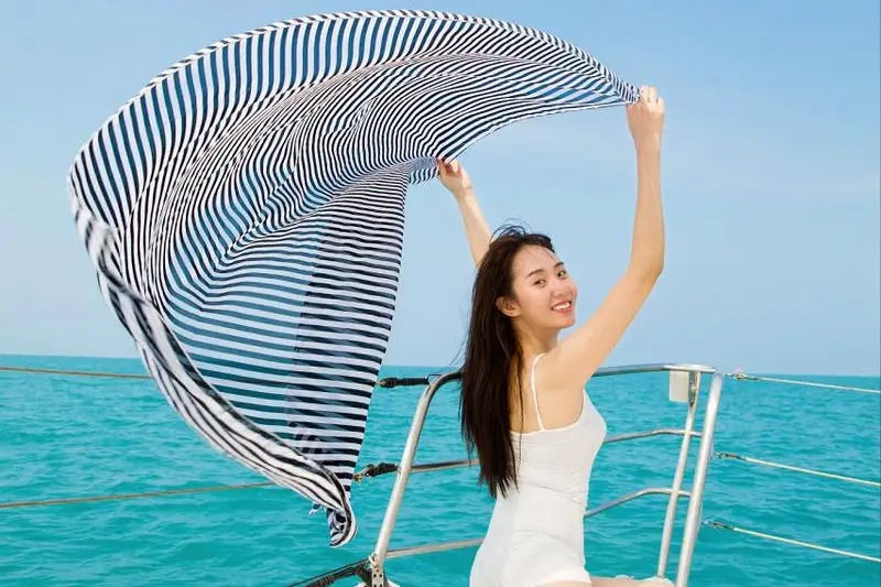 佟丽娅这么漂亮，老公还跟她离婚，这到底是为什么。