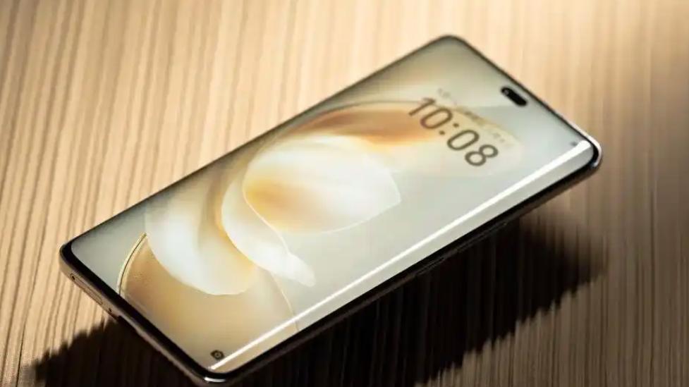 荣耀逐渐清仓，16GB+1TB跌价1010元，潜望长焦+北斗卫星+无线充电