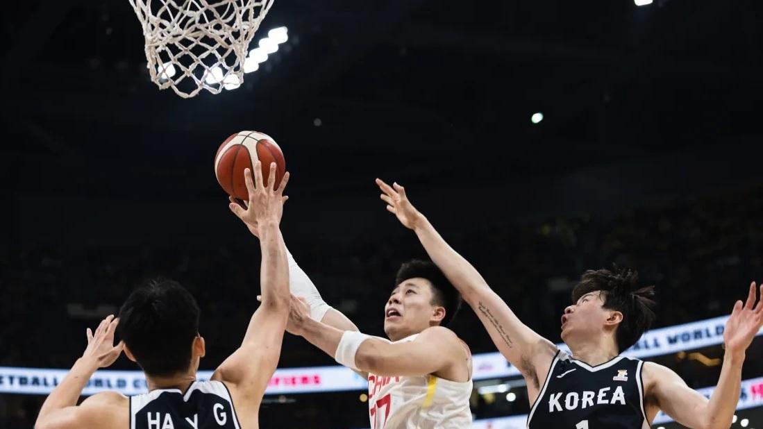 男篮无法延续亚洲杯成功经验，缺少赵睿和王俊杰，谁在裸泳一目了然