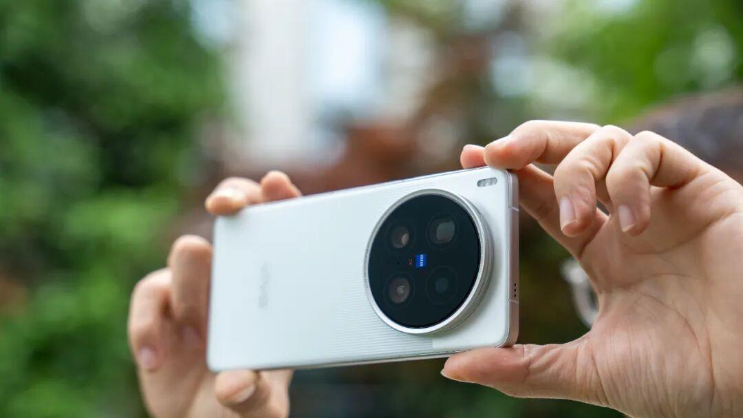 4399元起的vivo X300，能成為今年最強標準版手機嗎？