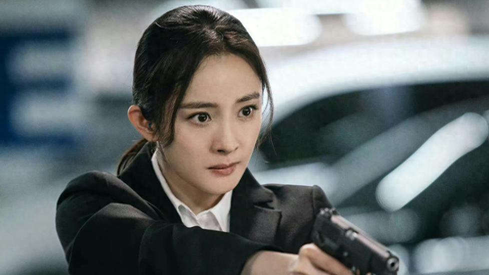 杨幂成谋女郎惹质疑，唐嫣演古偶翻车，留给“85花”的时间不多了