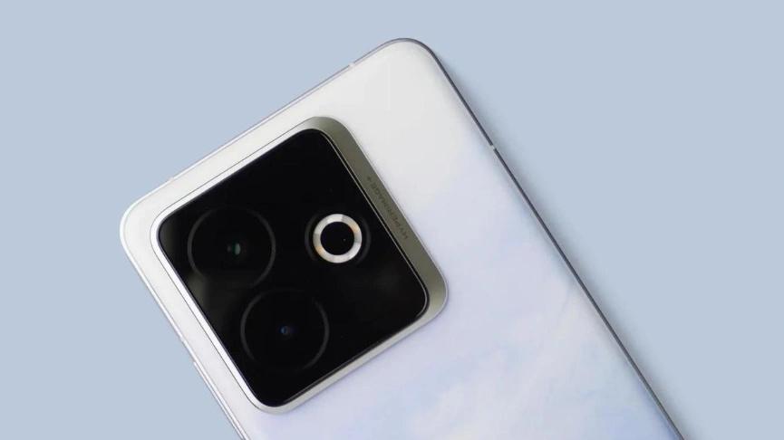 骁龙8至尊版旗舰跌至2379元，6500mAh+8T屏，国补后突然变香了