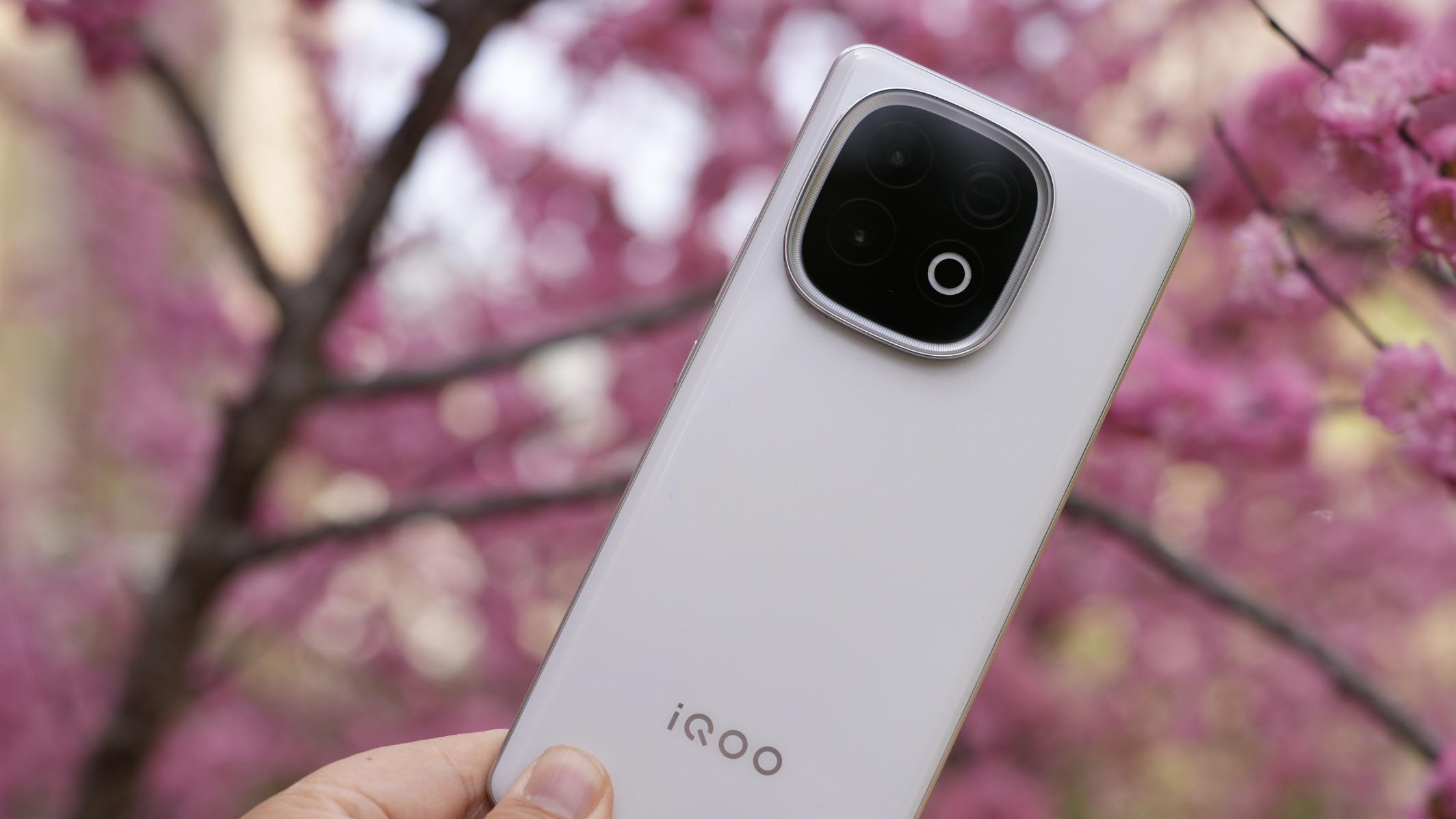 iQOO更激进了，7000mAh大电池手机低至1444元起，跑分可达242万