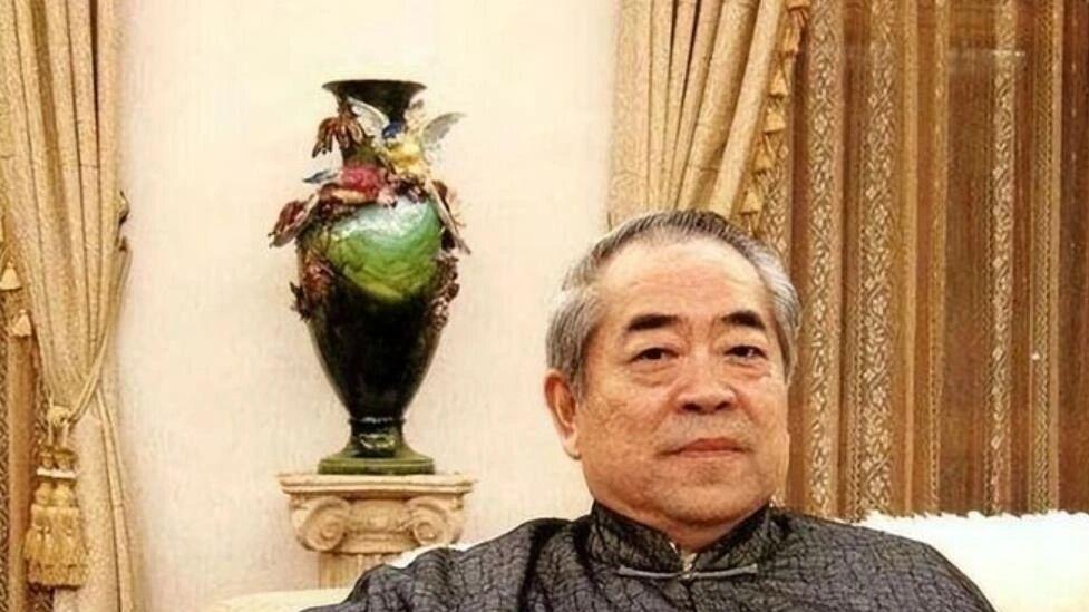 87岁范曾再添幼子，与女儿继子断绝关系！