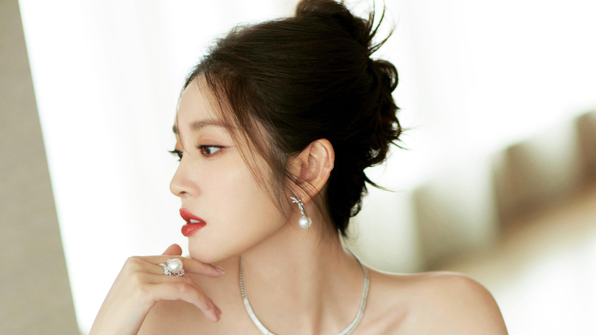 女明星，唐艺昕