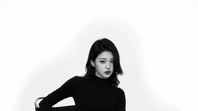 韩国女团确实努力年仅20岁的张元英就被要求拍摄这种成熟的写真