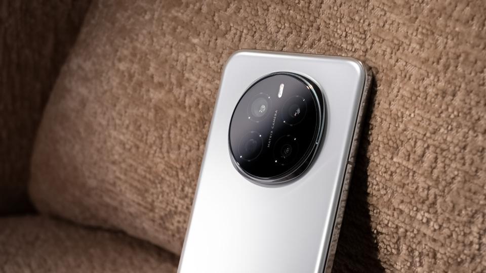 荣耀Magic8系列发布时间被确认：双芯+两亿潜望镜，暂定10月发