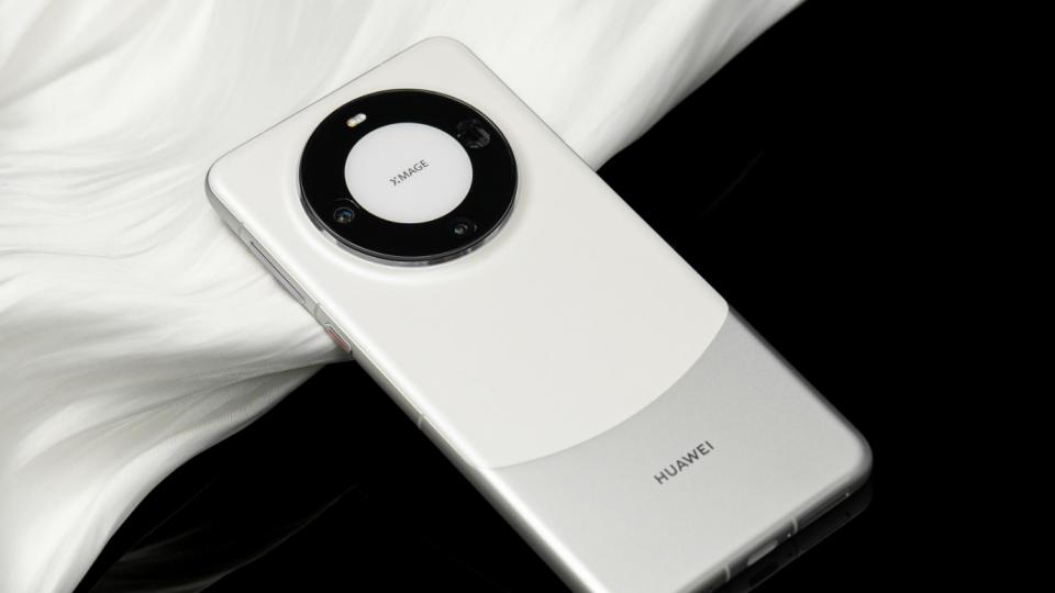 2024手机市场年度总结：ColorOS 15流畅度夺冠，苹果领衔销量榜！