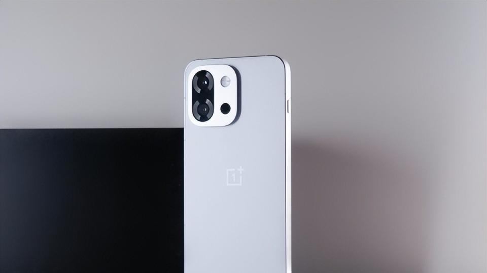 一加亮出“底牌”，6260mAh+骁龙8至尊版，国补价跌至2719元