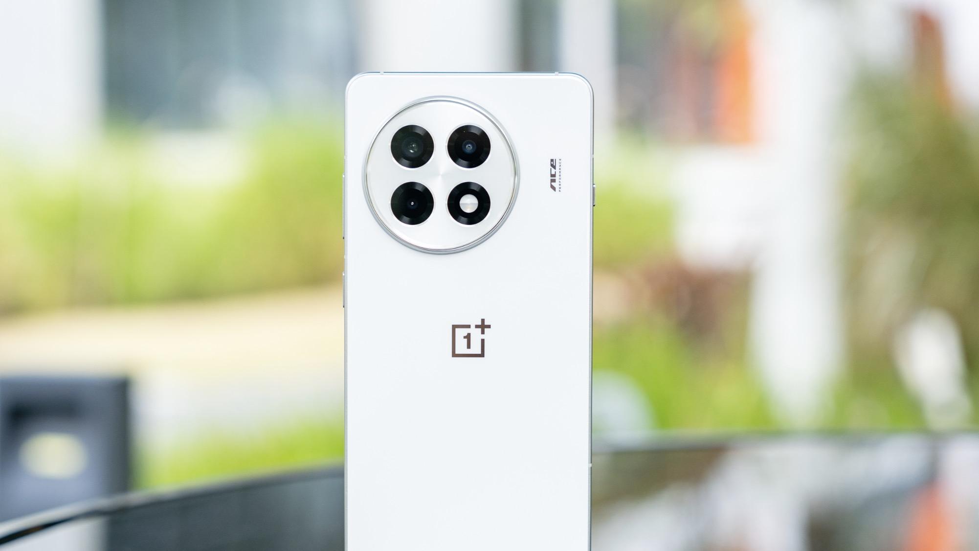 可以“闭眼买”的一加手机，骁龙8Gen3+6400mAh，低至1829元起