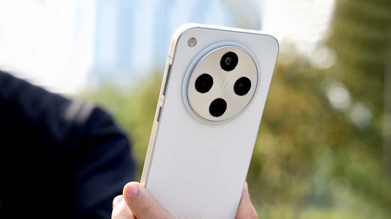 OPPO机皇大乱斗：这三款把友商逼到墙角！