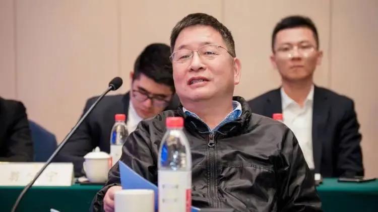 你手機攝像頭里的“萬年老三”，這次也想上桌吃飯